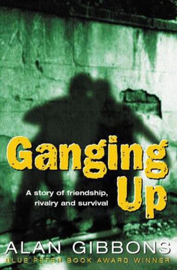 Couverture du livre « Ganging Up » de Alan Gibbons aux éditions Orion Digital