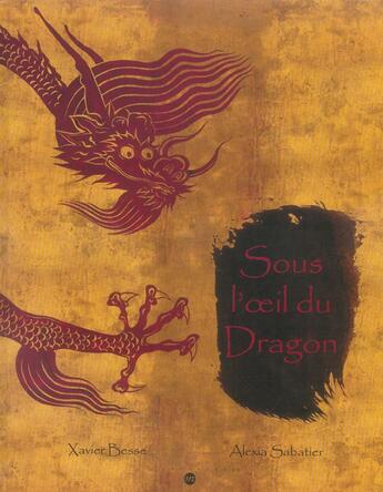 Couverture du livre « Sous l'oeil du dragon » de Xavier Besse et Alexia Sabatier aux éditions Reunion Des Musees Nationaux