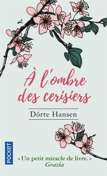 Couverture du livre « À l'ombre des cerisiers » de Dorte Hansen aux éditions Pocket