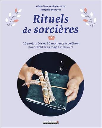 Couverture du livre « Rituels de sorcières ; 20 projets DIY et 30 moments à célébrer pour réveiller sa magie intérieure » de Marjorie Bourgoin et Olivia Tampon-Lajarriette aux éditions Leduc