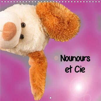 Couverture du livre « Nounours et Cie (Calendrier mural 2020 300 × 300 mm Square) ; Peluches mises en scène en studio (Calendrier mensuel, 14 Pages ) » de K.A. Bulimages aux éditions Calvendo