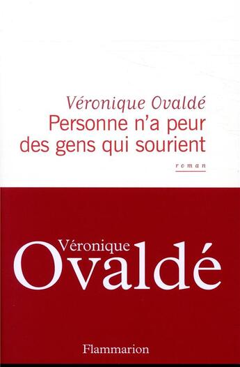 Couverture du livre « Personne n'a peur des gens qui sourient » de Veronique Ovalde aux éditions Flammarion
