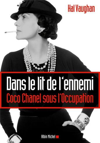 Couverture du livre « Dans le lit de l'ennemi ; Coco Chanel sous l'Occupation » de Hal Vaughan aux éditions Albin Michel