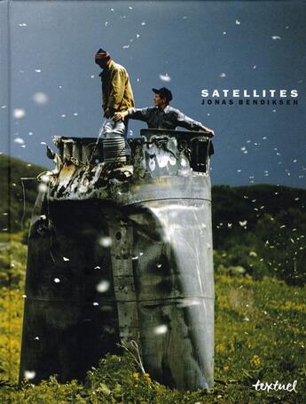 Couverture du livre « Satellites » de Jonas Bendiksen aux éditions Textuel