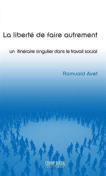 Couverture du livre « La liberté d'être autrement ; un itinéraire singulier dans le travail social » de Romuald Avet aux éditions Champ Social