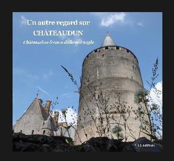 Couverture du livre « Un autre regard sur Châteaudun » de Jean-Philippe Noblet et Kerry Jaulin-Long et Estelle Jourdren aux éditions Ella Editions