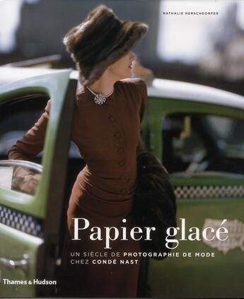Couverture du livre « Papier glacé ; un siècle de photographie de mode chez Condé Nast » de Nathalie Herschdorfer aux éditions Thames And Hudson