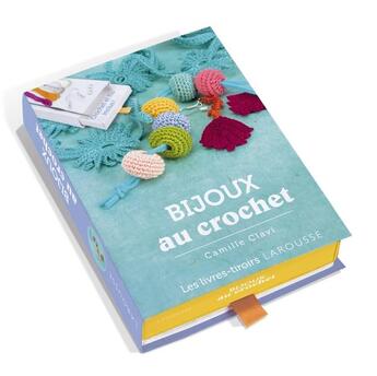 Couverture du livre « Bijoux au crochet » de Camille Clavi aux éditions Larousse