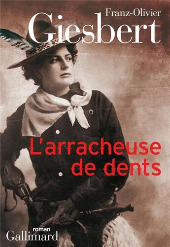 Couverture du livre « L'arracheuse de dents » de Franz-Olivier Giesbert aux éditions Gallimard