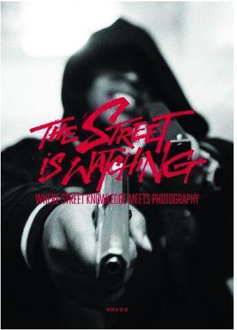 Couverture du livre « The street is watching ; where street knowledge meets photography » de  aux éditions Drago