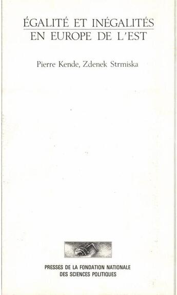 Couverture du livre « Égalité et inégalités en Europe de l'est » de Pierre Kende et Zdenek Strmiska aux éditions Presses De Sciences Po