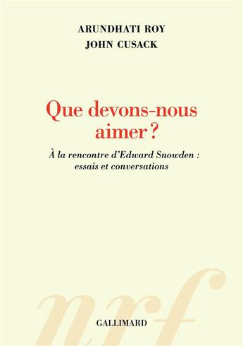 Couverture du livre « Que devons-nous aimer ? à la rencontre d'Edward Snowden : essais et conversations » de John Cusack et Arundhati Roy aux éditions Gallimard