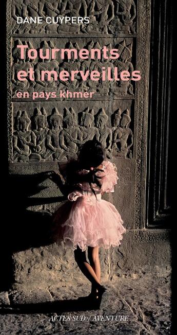 Couverture du livre « Tourments et merveilles en pays Khmer » de Dane Cuypers aux éditions Actes Sud