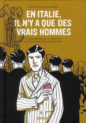 Couverture du livre « En Italie il n'y a que des vrais hommes ; un roman graphique sur le confinement des homosexuels à l'époque du fascisme » de Sara Colaone et Luca De Santis aux éditions Dargaud