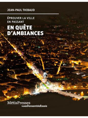 Couverture du livre « En quête d'ambiances ; éprouver la ville en passant » de Jean-Paul Thibaud aux éditions Metispresses