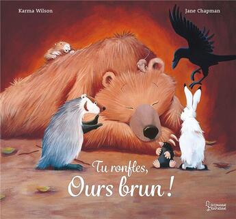 Couverture du livre « Tu ronfles, Ours brun ! » de Jane Chapman et Karma Wilson aux éditions Larousse