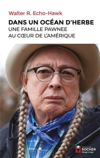 Couverture du livre « Dans un océan d'herbe : Une famille pawnee au coeur de l'Amérique » de Walter R. Echo-Hawk aux éditions Rocher