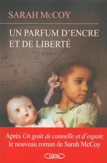 Couverture du livre « Un parfum d'encre et de la liberté » de Sarah Mccoy aux éditions Michel Lafon