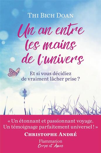 Couverture du livre « Un an entre les mains de l'univers ; et si vous décidiez de vraiment lâcher prise ? » de Thi Bich Doan aux éditions Flammarion