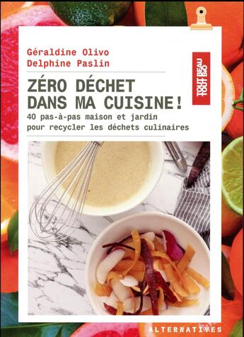 Couverture du livre « Zéro déchet dans ma cuisine ! 40 pas-à-pas maison et jardin pour recycler les déchets culinaires » de Delphine Paslin et Geraldine Olivo aux éditions Alternatives