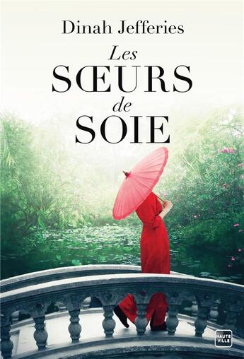 Couverture du livre « Les soeurs de soie » de Dinah Jefferies aux éditions Hauteville