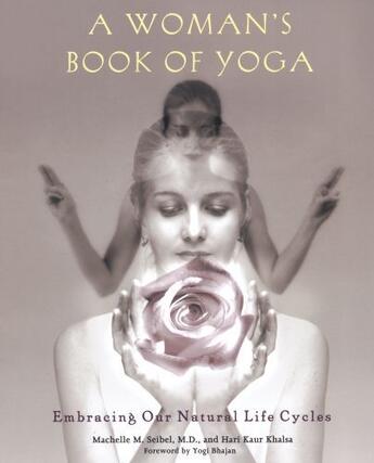 Couverture du livre « A Woman's Book of Yoga » de Khalsa Hari Kaur aux éditions Penguin Group Us
