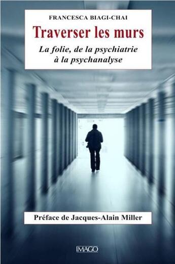 Couverture du livre « Traverser les murs ; la folie, de la psychiatrie à la psychanalyse » de Francesca Biagi-Chai aux éditions Imago