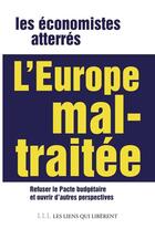 Couverture du livre « L'Europe mal-traitée ; refuser le Pacte budgétaire et ouvrir d'autres perspectives » de Les Economistes Atterres aux éditions Les Liens Qui Liberent