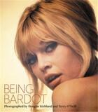Couverture du livre « Being bardot photographed by douglas kirkland & terry o'neill /anglais » de Kirkland Douglas/O N aux éditions Acc Art Books