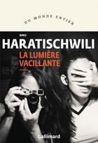 Couverture du livre « La lumière vacillante » de Nino Haratischwili aux éditions Gallimard