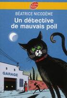 Couverture du livre « Un détective de mauvais poil » de Beatrice Nicodeme aux éditions Le Livre De Poche Jeunesse