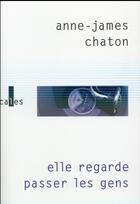 Couverture du livre « Elle regarde passer les gens » de Anne-James Chaton aux éditions Gallimard