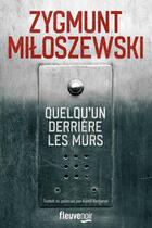 Couverture du livre « Quelqu'un derrière les murs » de Zygmunt Miloszewski aux éditions Fleuve Editions