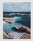 Couverture du livre « The nature of swimming : Unique bathing locations and swimming experiences » de Gestalten aux éditions Dgv
