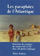 Couverture du livre « Les parapluies de l'Atlantique ; souvenirs de vacances des années 60 et 70, avec 30 photos d'époque » de Pierre Kalmar aux éditions Crebu Nigo