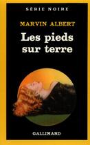 Couverture du livre « Les pieds sur terre » de Marvin Albert aux éditions Gallimard