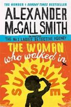 Couverture du livre « THE WOMAN WHO WALKED IN SUNSHINE - THE NO. 1 LADIES'' DETECTIVE AGENCY: BOOK 16 » de Alexander Mccall Smith aux éditions Abacus