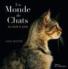 Couverture du livre « Un monde de chats ; au jour le jour » de Hans Silvester aux éditions La Martiniere