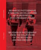 Couverture du livre « 160 ans de photographie a travers les archives de la Croix-Rouge et du Croissant-Rouge / un monde à guérir » de Nathalie Herschdorfer et Pierre Hourquet aux éditions Textuel