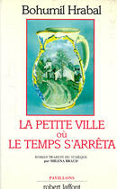 Couverture du livre « La petite ville où le temps s'arrêta » de Bohumil Hrabal aux éditions Robert Laffont