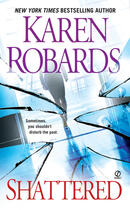 Couverture du livre « Shattered » de Karen Robards aux éditions Penguin Group Us