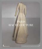 Couverture du livre « Paris haute couture » de  aux éditions Skira Paris