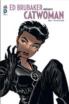 Couverture du livre « Ed Brubaker présente Catwoman Tome 2 ; dans les bas-fonds » de Brad Rader et Ed Brubaker aux éditions Urban Comics