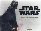 Couverture du livre « Star Wars ; le calendrier ; toute la saga en 365 jours » de  aux éditions Play Bac