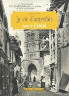 Couverture du livre « La vie d'autrefois dans le Cantal » de Regis Granier aux éditions Sud Ouest Editions
