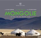 Couverture du livre « Mongolie ; la vallée du grand ciel » de Etienne Dehau et Claire Sermier aux éditions Vents De Sable