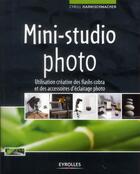Couverture du livre « Mini-studio photo ; utilisation créative des flashs cobra et des accessoires d'éclairage photo » de Cyrill Harnischmacher aux éditions Eyrolles