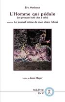 Couverture du livre « L'Homme qui pédale (un presque huis-clos à vélo) : suivi de Le journal intime de mon chien Albert » de Eric Herbette aux éditions Theatre En Poche