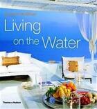 Couverture du livre « Living on the water (paperback) » de Elizabeth Mcmillian aux éditions Thames & Hudson