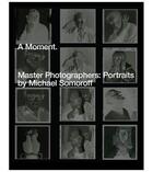 Couverture du livre « A moment.: master photographers: portraits by michael somoroff » de Somoroff Michael aux éditions Damiani